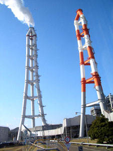 火力発電所のシンボル大煙突